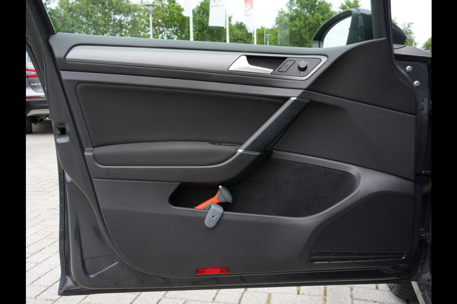 Volkswagen e-Golf E-DITION | Navigatie | Climate Control | ACC | Stoelverwarming Volkswagen e-Golf E-DITION | Navigatie | Climate Control | ACC | Stoelverwarming
