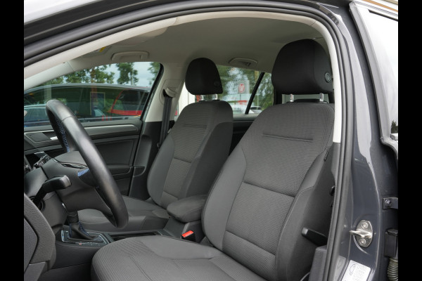 Volkswagen e-Golf E-DITION | Navigatie | Climate Control | ACC | Stoelverwarming Volkswagen e-Golf E-DITION | Navigatie | Climate Control | ACC | Stoelverwarming