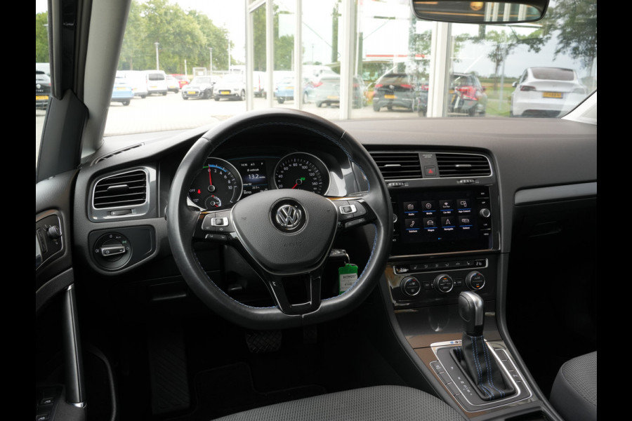 Volkswagen e-Golf E-DITION | Navigatie | Climate Control | ACC | Stoelverwarming Volkswagen e-Golf E-DITION | Navigatie | Climate Control | ACC | Stoelverwarming
