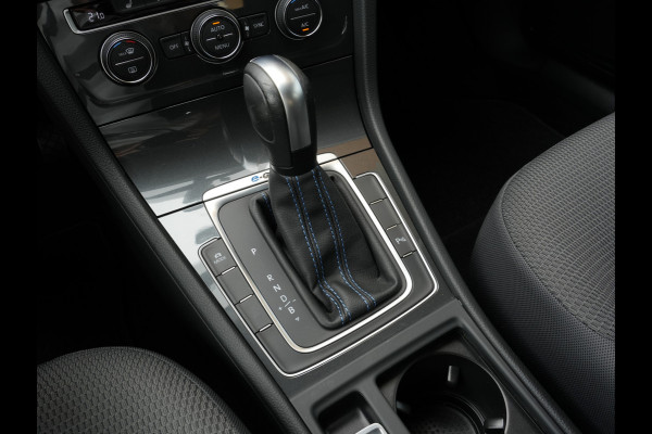 Volkswagen e-Golf E-DITION | Navigatie | Climate Control | ACC | Stoelverwarming Volkswagen e-Golf E-DITION | Navigatie | Climate Control | ACC | Stoelverwarming