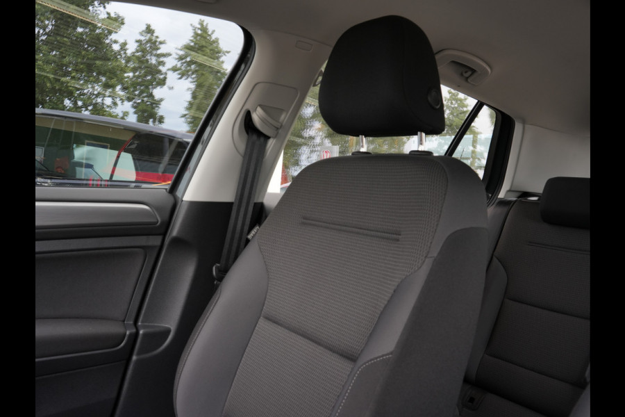 Volkswagen e-Golf E-DITION | Navigatie | Climate Control | ACC | Stoelverwarming Volkswagen e-Golf E-DITION | Navigatie | Climate Control | ACC | Stoelverwarming