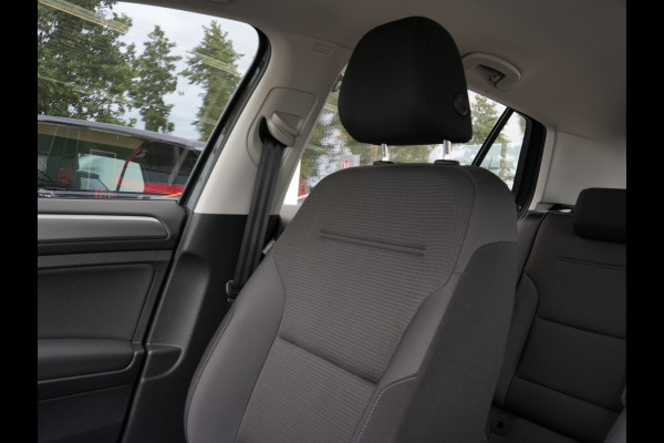 Volkswagen e-Golf E-DITION | Navigatie | Climate Control | ACC | Stoelverwarming Volkswagen e-Golf E-DITION | Navigatie | Climate Control | ACC | Stoelverwarming