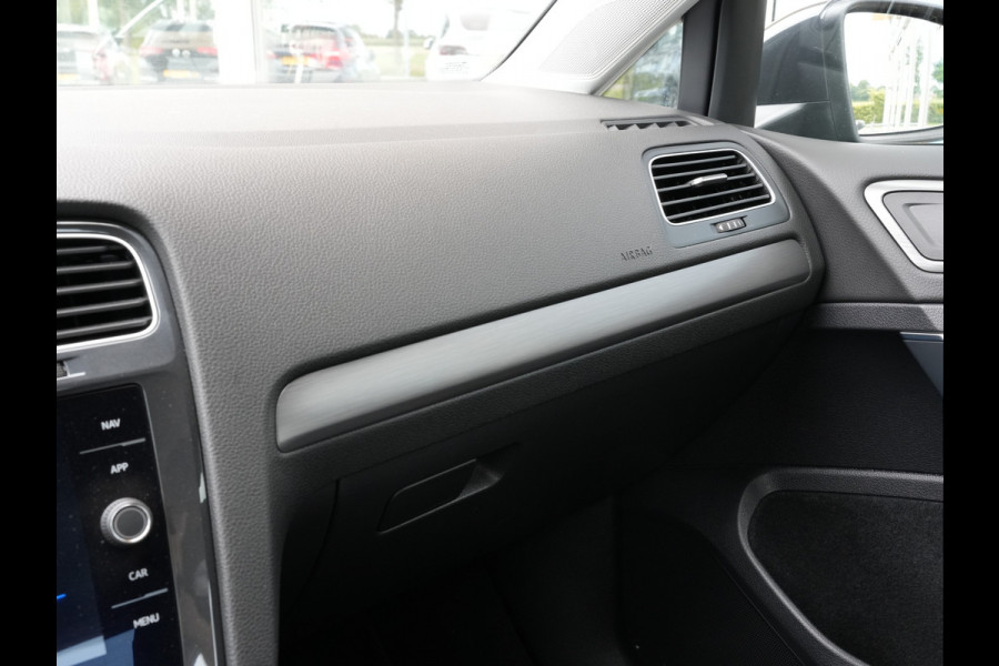 Volkswagen e-Golf E-DITION | Navigatie | Climate Control | ACC | Stoelverwarming Volkswagen e-Golf E-DITION | Navigatie | Climate Control | ACC | Stoelverwarming