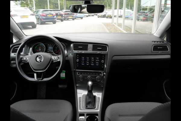 Volkswagen e-Golf E-DITION | Navigatie | Climate Control | ACC | Stoelverwarming Volkswagen e-Golf E-DITION | Navigatie | Climate Control | ACC | Stoelverwarming