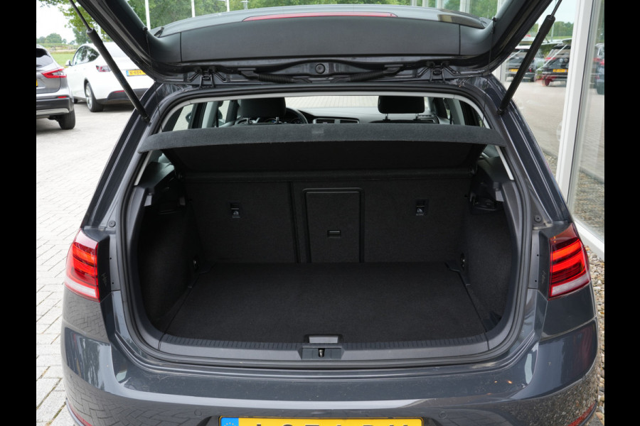 Volkswagen e-Golf E-DITION | Navigatie | Climate Control | ACC | Stoelverwarming Volkswagen e-Golf E-DITION | Navigatie | Climate Control | ACC | Stoelverwarming