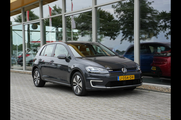 Volkswagen e-Golf E-DITION | Navigatie | Climate Control | ACC | Stoelverwarming Volkswagen e-Golf E-DITION | Navigatie | Climate Control | ACC | Stoelverwarming