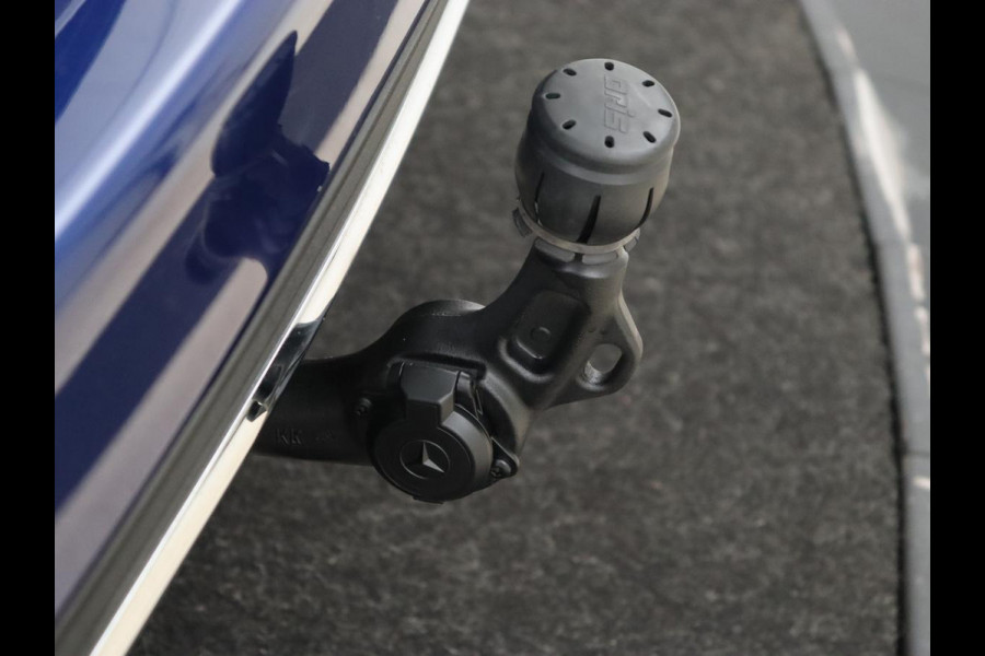 Mercedes-Benz C-Klasse 300de AMG | Trekhaak | Stoelverwarming | Carplay | Leder/Alcantara | Full LED | Navigatie | Camera | Park Assist | Climate control | PHEV | Plug In