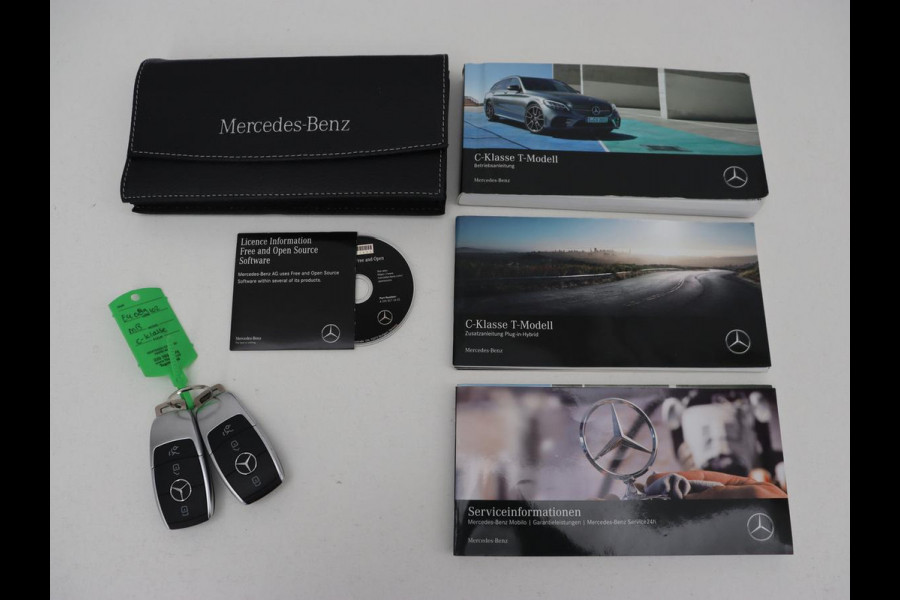 Mercedes-Benz C-Klasse 300de AMG | Trekhaak | Stoelverwarming | Carplay | Leder/Alcantara | Full LED | Navigatie | Camera | Park Assist | Climate control | PHEV | Plug In