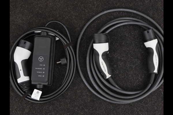 Mercedes-Benz C-Klasse 300de AMG | Trekhaak | Stoelverwarming | Carplay | Leder/Alcantara | Full LED | Navigatie | Camera | Park Assist | Climate control | PHEV | Plug In