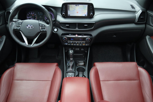 Hyundai Tucson 1.6 T-GDi Premium 4WD / PANO / LEDER / 360 / VOLLEDIG UITGEVOERD! Hyundai Tucson 1.6 T-GDi Premium 4WD / PANO / LEDER / 360 / VOLLEDIG UITGEVOERD!