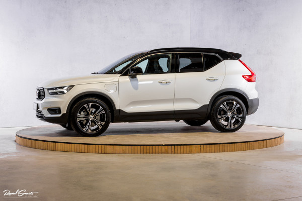 Volvo XC40 1.5 T5 Recharge R-Design | Adaptieve cruise | Panorama dak | Harman Kardon | Zwenkbare trekhaak | Volvo XC40 1.5 T5 Recharge R-Design | Adaptieve cruise | Panorama dak | Harman Kardon | Zwenkbare trekhaak |
