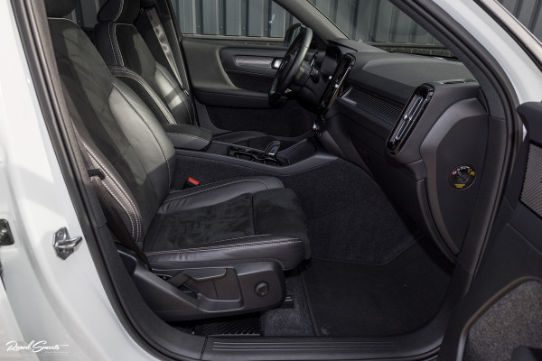 Volvo XC40 1.5 T5 Recharge R-Design | Adaptieve cruise | Panorama dak | Harman Kardon | Zwenkbare trekhaak | Volvo XC40 1.5 T5 Recharge R-Design | Adaptieve cruise | Panorama dak | Harman Kardon | Zwenkbare trekhaak |