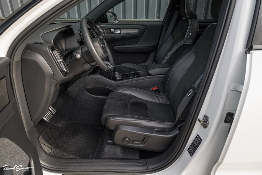 Volvo XC40 1.5 T5 Recharge R-Design | Adaptieve cruise | Panorama dak | Harman Kardon | Zwenkbare trekhaak | Volvo XC40 1.5 T5 Recharge R-Design | Adaptieve cruise | Panorama dak | Harman Kardon | Zwenkbare trekhaak |