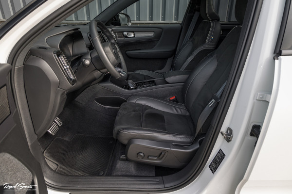 Volvo XC40 1.5 T5 Recharge R-Design | Adaptieve cruise | Panorama dak | Harman Kardon | Zwenkbare trekhaak | Volvo XC40 1.5 T5 Recharge R-Design | Adaptieve cruise | Panorama dak | Harman Kardon | Zwenkbare trekhaak |