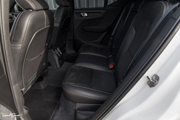 Volvo XC40 1.5 T5 Recharge R-Design | Adaptieve cruise | Panorama dak | Harman Kardon | Zwenkbare trekhaak | Volvo XC40 1.5 T5 Recharge R-Design | Adaptieve cruise | Panorama dak | Harman Kardon | Zwenkbare trekhaak |