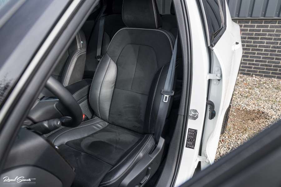 Volvo XC40 1.5 T5 Recharge R-Design | Adaptieve cruise | Panorama dak | Harman Kardon | Zwenkbare trekhaak | Volvo XC40 1.5 T5 Recharge R-Design | Adaptieve cruise | Panorama dak | Harman Kardon | Zwenkbare trekhaak |