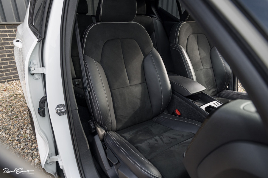 Volvo XC40 1.5 T5 Recharge R-Design | Adaptieve cruise | Panorama dak | Harman Kardon | Zwenkbare trekhaak | Volvo XC40 1.5 T5 Recharge R-Design | Adaptieve cruise | Panorama dak | Harman Kardon | Zwenkbare trekhaak |