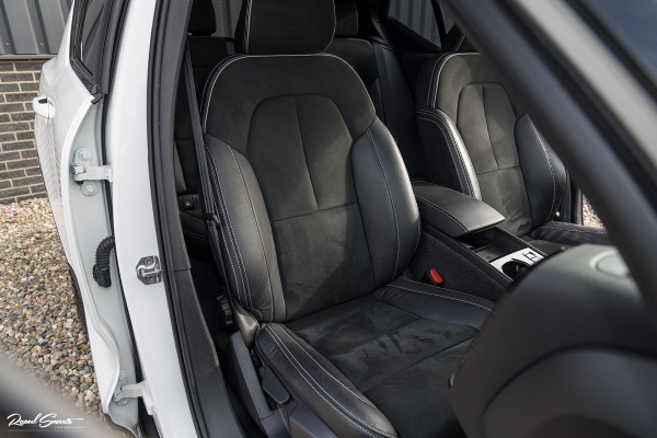 Volvo XC40 1.5 T5 Recharge R-Design | Adaptieve cruise | Panorama dak | Harman Kardon | Zwenkbare trekhaak | Volvo XC40 1.5 T5 Recharge R-Design | Adaptieve cruise | Panorama dak | Harman Kardon | Zwenkbare trekhaak |