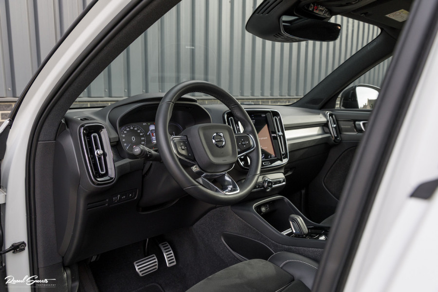 Volvo XC40 1.5 T5 Recharge R-Design | Adaptieve cruise | Panorama dak | Harman Kardon | Zwenkbare trekhaak | Volvo XC40 1.5 T5 Recharge R-Design | Adaptieve cruise | Panorama dak | Harman Kardon | Zwenkbare trekhaak |
