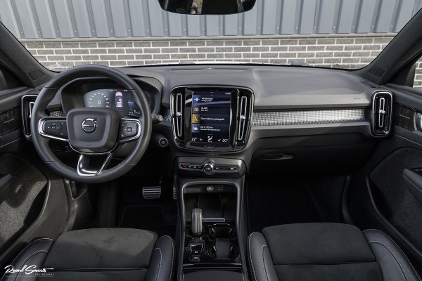 Volvo XC40 1.5 T5 Recharge R-Design | Adaptieve cruise | Panorama dak | Harman Kardon | Zwenkbare trekhaak | Volvo XC40 1.5 T5 Recharge R-Design | Adaptieve cruise | Panorama dak | Harman Kardon | Zwenkbare trekhaak |