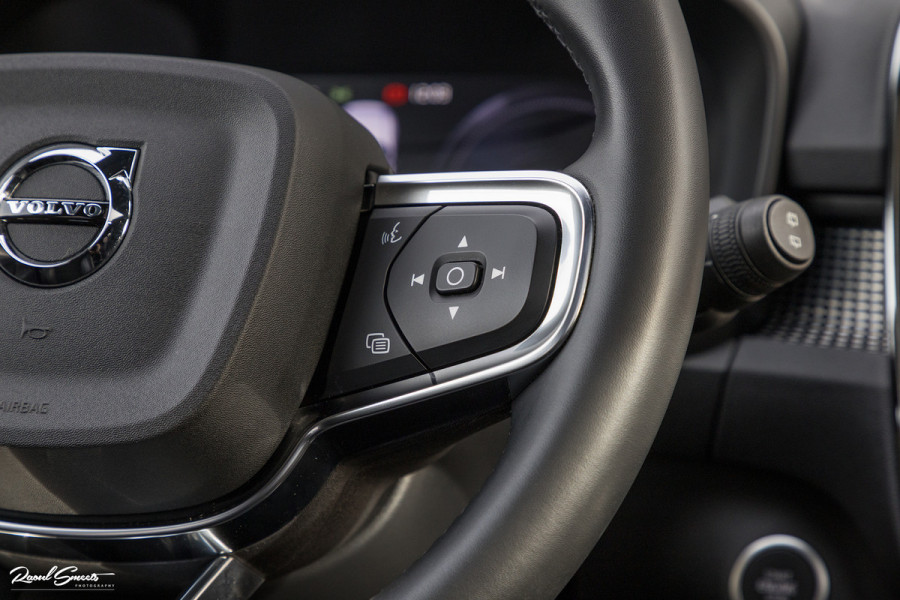 Volvo XC40 1.5 T5 Recharge R-Design | Adaptieve cruise | Panorama dak | Harman Kardon | Zwenkbare trekhaak | Volvo XC40 1.5 T5 Recharge R-Design | Adaptieve cruise | Panorama dak | Harman Kardon | Zwenkbare trekhaak |