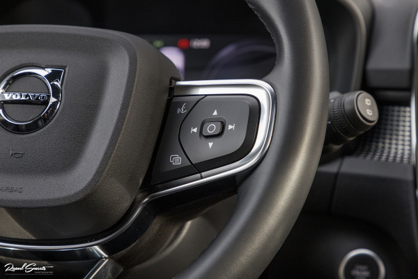 Volvo XC40 1.5 T5 Recharge R-Design | Adaptieve cruise | Panorama dak | Harman Kardon | Zwenkbare trekhaak | Volvo XC40 1.5 T5 Recharge R-Design | Adaptieve cruise | Panorama dak | Harman Kardon | Zwenkbare trekhaak |