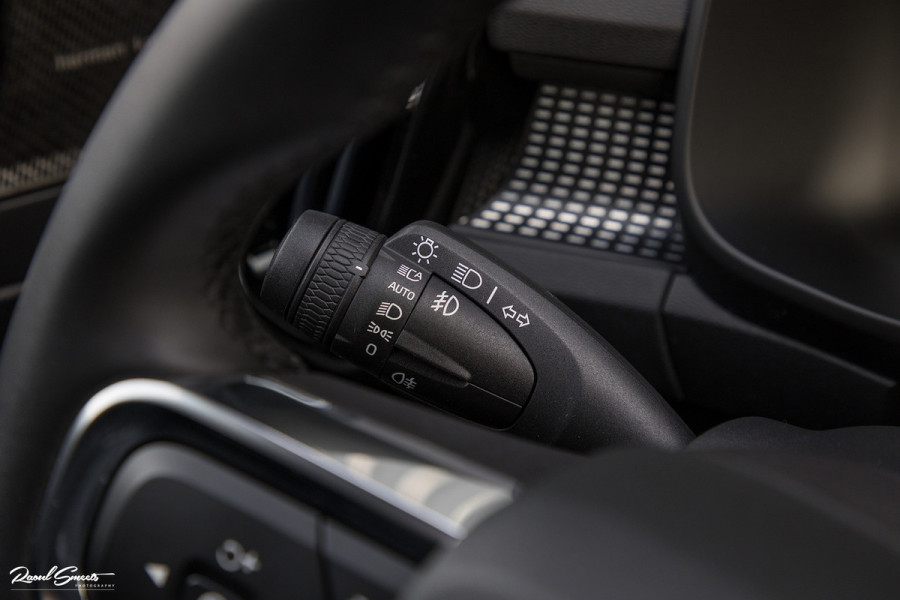 Volvo XC40 1.5 T5 Recharge R-Design | Adaptieve cruise | Panorama dak | Harman Kardon | Zwenkbare trekhaak | Volvo XC40 1.5 T5 Recharge R-Design | Adaptieve cruise | Panorama dak | Harman Kardon | Zwenkbare trekhaak |