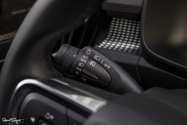 Volvo XC40 1.5 T5 Recharge R-Design | Adaptieve cruise | Panorama dak | Harman Kardon | Zwenkbare trekhaak | Volvo XC40 1.5 T5 Recharge R-Design | Adaptieve cruise | Panorama dak | Harman Kardon | Zwenkbare trekhaak |