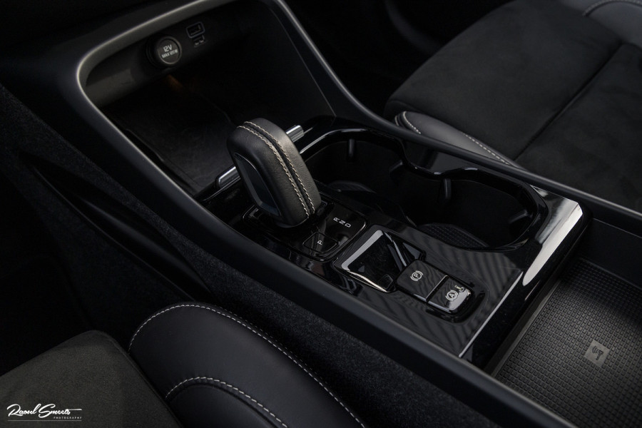 Volvo XC40 1.5 T5 Recharge R-Design | Adaptieve cruise | Panorama dak | Harman Kardon | Zwenkbare trekhaak | Volvo XC40 1.5 T5 Recharge R-Design | Adaptieve cruise | Panorama dak | Harman Kardon | Zwenkbare trekhaak |