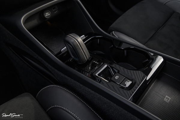 Volvo XC40 1.5 T5 Recharge R-Design | Adaptieve cruise | Panorama dak | Harman Kardon | Zwenkbare trekhaak | Volvo XC40 1.5 T5 Recharge R-Design | Adaptieve cruise | Panorama dak | Harman Kardon | Zwenkbare trekhaak |