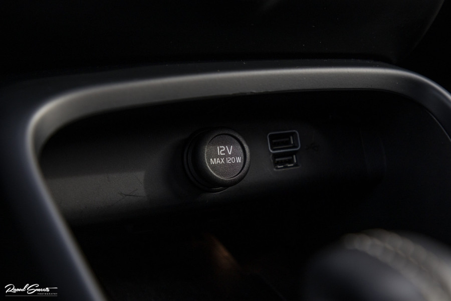 Volvo XC40 1.5 T5 Recharge R-Design | Adaptieve cruise | Panorama dak | Harman Kardon | Zwenkbare trekhaak | Volvo XC40 1.5 T5 Recharge R-Design | Adaptieve cruise | Panorama dak | Harman Kardon | Zwenkbare trekhaak |