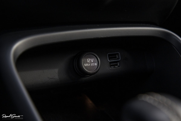 Volvo XC40 1.5 T5 Recharge R-Design | Adaptieve cruise | Panorama dak | Harman Kardon | Zwenkbare trekhaak | Volvo XC40 1.5 T5 Recharge R-Design | Adaptieve cruise | Panorama dak | Harman Kardon | Zwenkbare trekhaak |