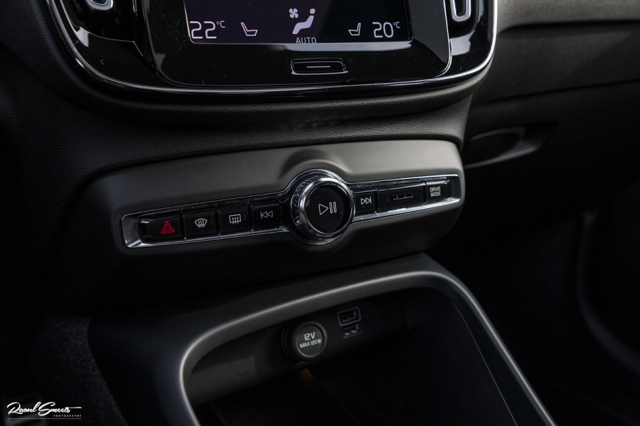 Volvo XC40 1.5 T5 Recharge R-Design | Adaptieve cruise | Panorama dak | Harman Kardon | Zwenkbare trekhaak | Volvo XC40 1.5 T5 Recharge R-Design | Adaptieve cruise | Panorama dak | Harman Kardon | Zwenkbare trekhaak |