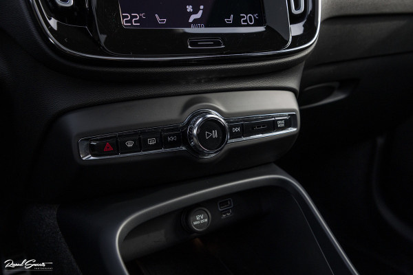 Volvo XC40 1.5 T5 Recharge R-Design | Adaptieve cruise | Panorama dak | Harman Kardon | Zwenkbare trekhaak | Volvo XC40 1.5 T5 Recharge R-Design | Adaptieve cruise | Panorama dak | Harman Kardon | Zwenkbare trekhaak |