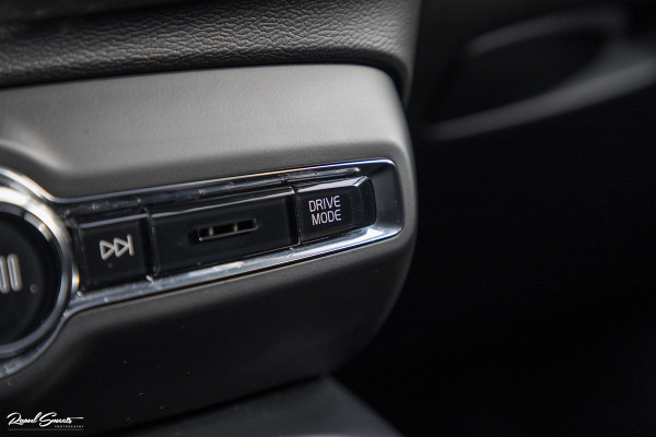 Volvo XC40 1.5 T5 Recharge R-Design | Adaptieve cruise | Panorama dak | Harman Kardon | Zwenkbare trekhaak | Volvo XC40 1.5 T5 Recharge R-Design | Adaptieve cruise | Panorama dak | Harman Kardon | Zwenkbare trekhaak |