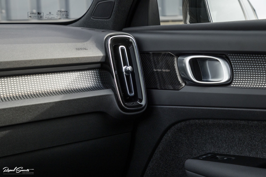 Volvo XC40 1.5 T5 Recharge R-Design | Adaptieve cruise | Panorama dak | Harman Kardon | Zwenkbare trekhaak | Volvo XC40 1.5 T5 Recharge R-Design | Adaptieve cruise | Panorama dak | Harman Kardon | Zwenkbare trekhaak |