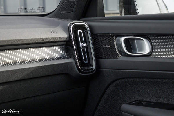 Volvo XC40 1.5 T5 Recharge R-Design | Adaptieve cruise | Panorama dak | Harman Kardon | Zwenkbare trekhaak | Volvo XC40 1.5 T5 Recharge R-Design | Adaptieve cruise | Panorama dak | Harman Kardon | Zwenkbare trekhaak |