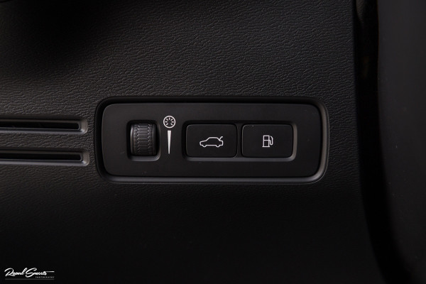 Volvo XC40 1.5 T5 Recharge R-Design | Adaptieve cruise | Panorama dak | Harman Kardon | Zwenkbare trekhaak | Volvo XC40 1.5 T5 Recharge R-Design | Adaptieve cruise | Panorama dak | Harman Kardon | Zwenkbare trekhaak |