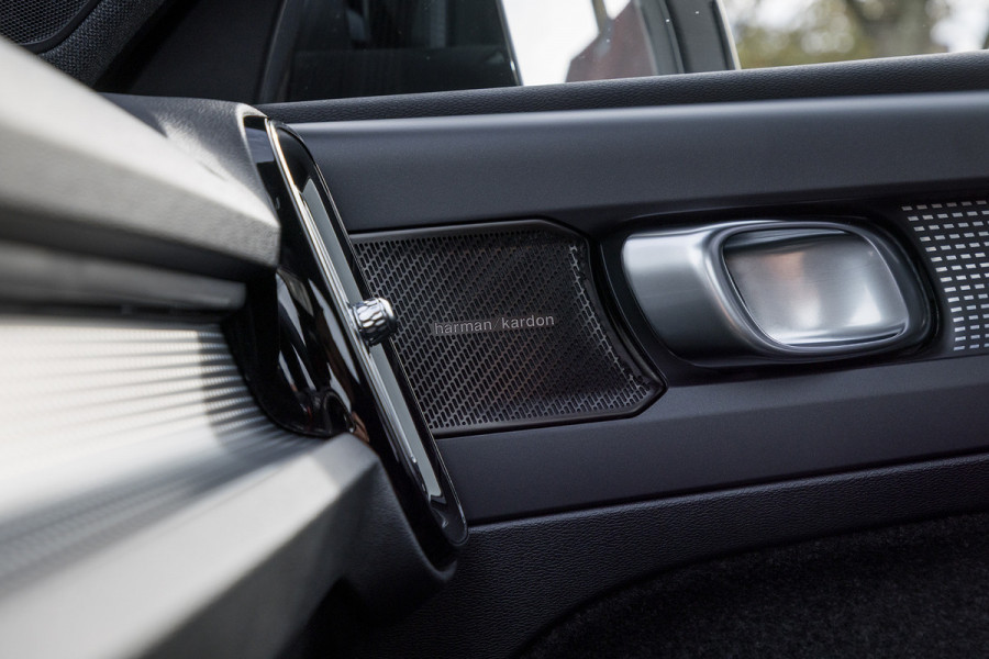 Volvo XC40 1.5 T5 Recharge R-Design | Adaptieve cruise | Panorama dak | Harman Kardon | Zwenkbare trekhaak | Volvo XC40 1.5 T5 Recharge R-Design | Adaptieve cruise | Panorama dak | Harman Kardon | Zwenkbare trekhaak |