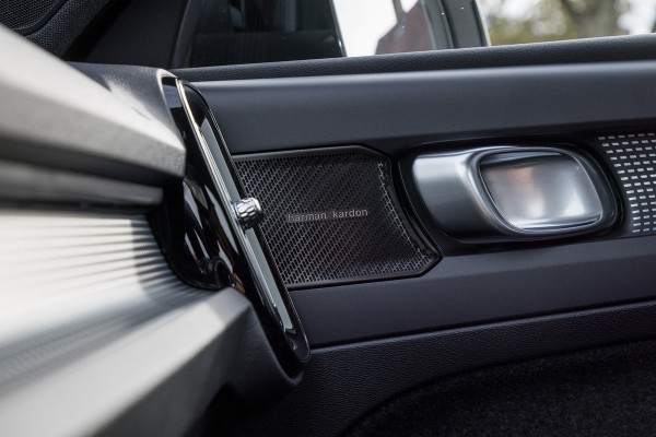 Volvo XC40 1.5 T5 Recharge R-Design | Adaptieve cruise | Panorama dak | Harman Kardon | Zwenkbare trekhaak | Volvo XC40 1.5 T5 Recharge R-Design | Adaptieve cruise | Panorama dak | Harman Kardon | Zwenkbare trekhaak |
