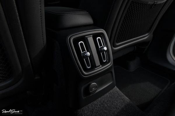 Volvo XC40 1.5 T5 Recharge R-Design | Adaptieve cruise | Panorama dak | Harman Kardon | Zwenkbare trekhaak | Volvo XC40 1.5 T5 Recharge R-Design | Adaptieve cruise | Panorama dak | Harman Kardon | Zwenkbare trekhaak |