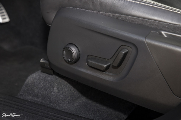 Volvo XC40 1.5 T5 Recharge R-Design | Adaptieve cruise | Panorama dak | Harman Kardon | Zwenkbare trekhaak | Volvo XC40 1.5 T5 Recharge R-Design | Adaptieve cruise | Panorama dak | Harman Kardon | Zwenkbare trekhaak |