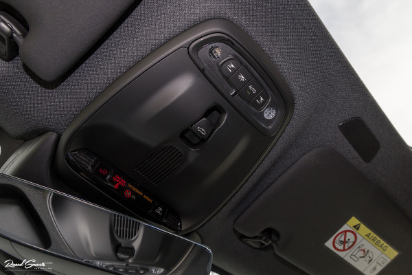 Volvo XC40 1.5 T5 Recharge R-Design | Adaptieve cruise | Panorama dak | Harman Kardon | Zwenkbare trekhaak | Volvo XC40 1.5 T5 Recharge R-Design | Adaptieve cruise | Panorama dak | Harman Kardon | Zwenkbare trekhaak |