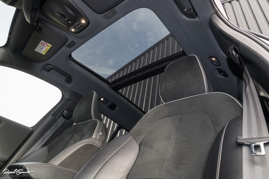 Volvo XC40 1.5 T5 Recharge R-Design | Adaptieve cruise | Panorama dak | Harman Kardon | Zwenkbare trekhaak | Volvo XC40 1.5 T5 Recharge R-Design | Adaptieve cruise | Panorama dak | Harman Kardon | Zwenkbare trekhaak |