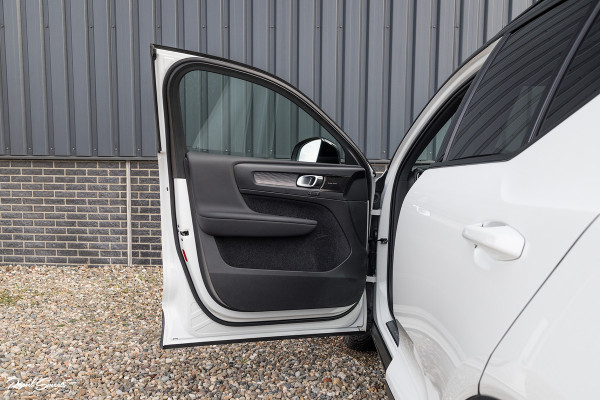 Volvo XC40 1.5 T5 Recharge R-Design | Adaptieve cruise | Panorama dak | Harman Kardon | Zwenkbare trekhaak | Volvo XC40 1.5 T5 Recharge R-Design | Adaptieve cruise | Panorama dak | Harman Kardon | Zwenkbare trekhaak |