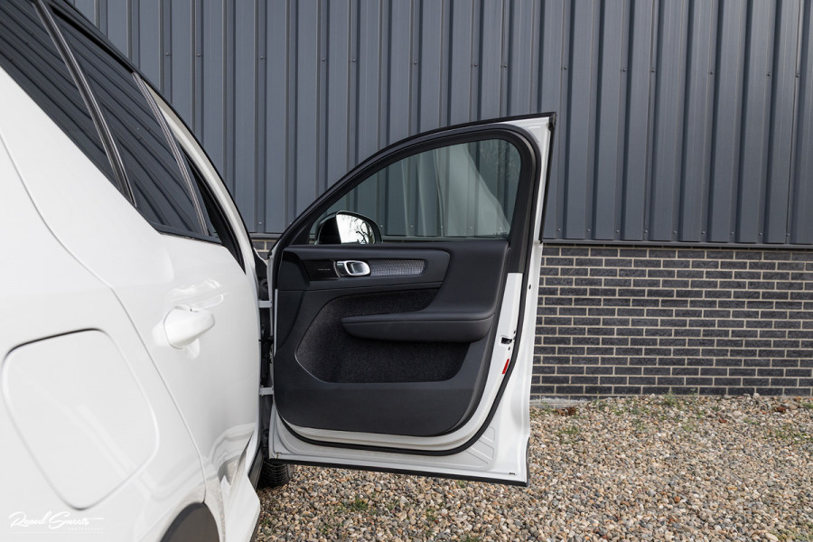 Volvo XC40 1.5 T5 Recharge R-Design | Adaptieve cruise | Panorama dak | Harman Kardon | Zwenkbare trekhaak | Volvo XC40 1.5 T5 Recharge R-Design | Adaptieve cruise | Panorama dak | Harman Kardon | Zwenkbare trekhaak |