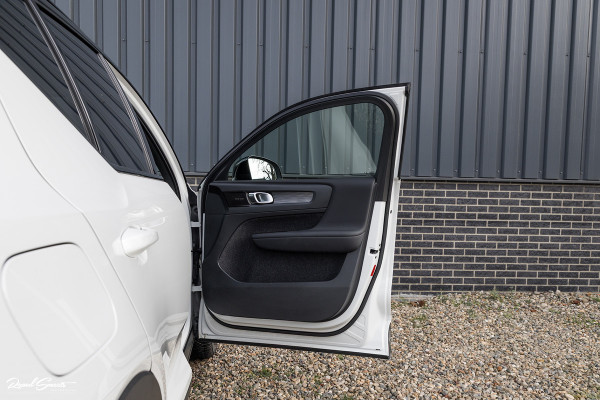 Volvo XC40 1.5 T5 Recharge R-Design | Adaptieve cruise | Panorama dak | Harman Kardon | Zwenkbare trekhaak | Volvo XC40 1.5 T5 Recharge R-Design | Adaptieve cruise | Panorama dak | Harman Kardon | Zwenkbare trekhaak |