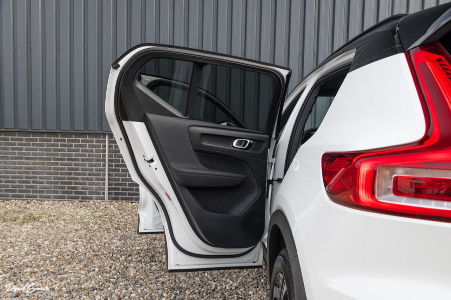 Volvo XC40 1.5 T5 Recharge R-Design | Adaptieve cruise | Panorama dak | Harman Kardon | Zwenkbare trekhaak | Volvo XC40 1.5 T5 Recharge R-Design | Adaptieve cruise | Panorama dak | Harman Kardon | Zwenkbare trekhaak |