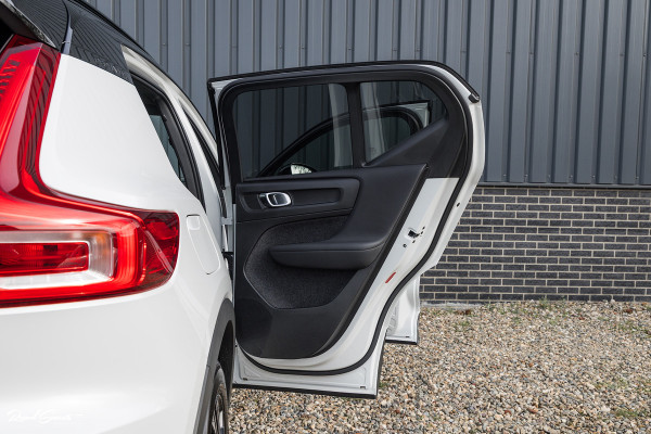 Volvo XC40 1.5 T5 Recharge R-Design | Adaptieve cruise | Panorama dak | Harman Kardon | Zwenkbare trekhaak | Volvo XC40 1.5 T5 Recharge R-Design | Adaptieve cruise | Panorama dak | Harman Kardon | Zwenkbare trekhaak |