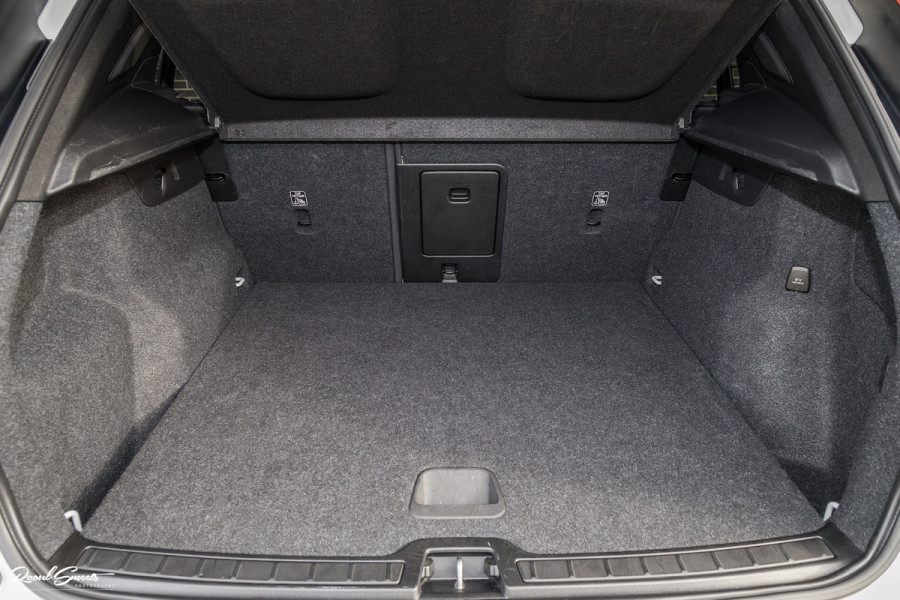 Volvo XC40 1.5 T5 Recharge R-Design | Adaptieve cruise | Panorama dak | Harman Kardon | Zwenkbare trekhaak | Volvo XC40 1.5 T5 Recharge R-Design | Adaptieve cruise | Panorama dak | Harman Kardon | Zwenkbare trekhaak |